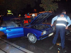 Alev alan otomobilden sağ çıktılar