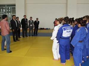 Ersöz judoculara ziyarette bulundu