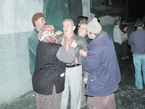 Anne, Baba ve 6 aylık bebek zehirlendiler