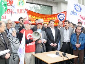 Emekliler, sendika haklarını istiyor