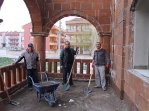 Ahlat taşından külliye