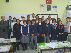 DSİ Genel Müdürü Koçaker akıllı tahta hediye etti