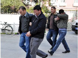 Kuyumcu dolandırıcıları suç üstü yakalattı