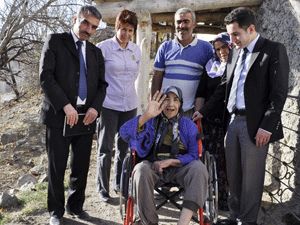 83 yaşında tekerlekli sandalyesine kavuştu