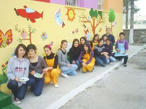 Anaokulu binası yağlı boya resimlerle güzelleşti