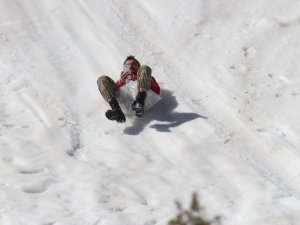 Konya'da baharda özçekimli kayak keyfi