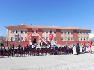 Akören'de akıllı okullar hizmete açıldı