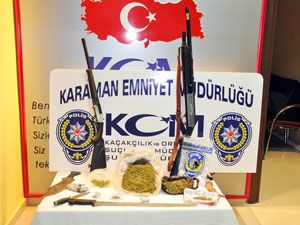 Esrar satıcıları gözaltına alındı