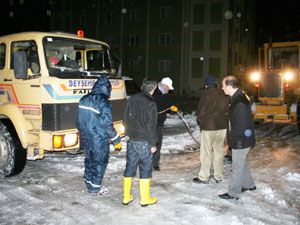 Vidanjörün imdadına iş makineleri yetişti