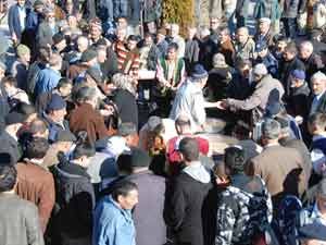Akşehir Belediyesi’nden halka aşure ikram