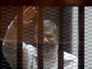 Mursi 20 yıl hapis cezasına çarptırıldı
