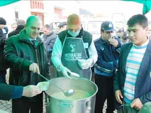 Akşehir’de 5 bin kişiye aşure ikramı