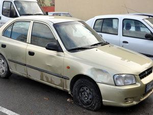 Araçlarının lastiği patlayınca yakalandılar