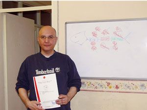 İngilizceyi balık kılçığı ile öğretiyor