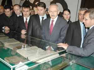 CHP Lideri Kılıçdaroğlu  Mevlana Müzesi'ni ziyaret etti