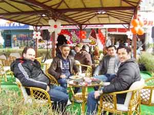 Yemek, nargile keyfi bir arada