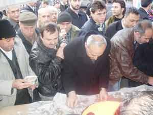 AKP Selçuklu Teşkilatı aşure dağıttı