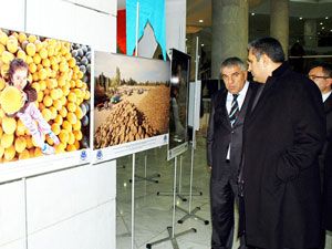 Recep Konuk fotoğraf sergisini gezdi
