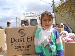 Dosteli Derneği'nden hasta çocuklara bayram hediye