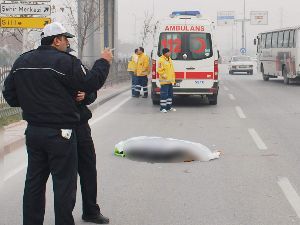 Üst geçidi kullanmadı Canından oldu