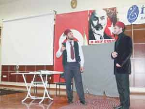 ‘Mehmet Akif, İslam şairidir’