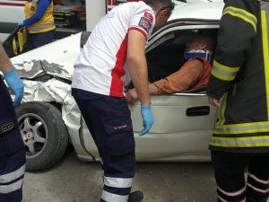 Beton kamyonu ile çarpıştı