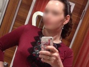 Eşinin yarasına bebek beziyle tampon yapmış