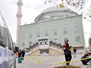 Cami bahçesinde intihar girişimi