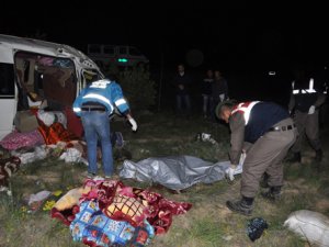 Üç aylık ikizleri trafik kazası ayırdı