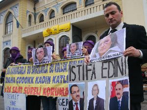 Şefkat-der'den istifa çağrısı