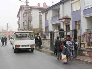 2 çocuk babası evindeki yatağında ölü bulundu