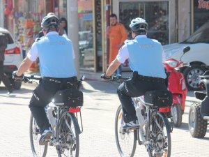 Beyşehir'de parklarda bisikletli polis dönemi