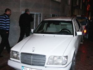 Otomobili bırakıp kaçtılar