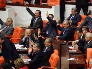 Dövizle askerlik kanunu Meclis'ten geçti