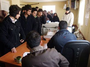 Üniversiteliler, harçlarını markette yatırıyor