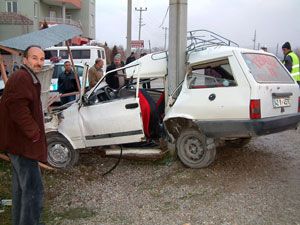 Ereğli'de otomobil direğe çarptı: 1 yaralı 