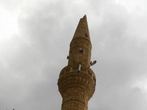Minareye yıldırım düştü!