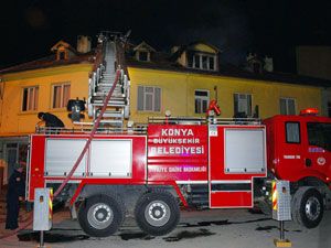 Çatı katında çıkan yangın korkuttu  