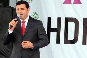 Demirtaş'ın kardeşinin olay yaratan fotoğrafı!