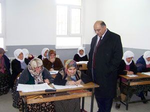 Bozkır Kaymakamından kurslara ziyaret 