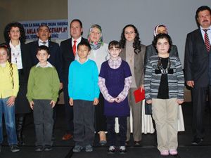 Birinci olan öğrencilere ödülleri verildi