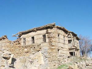 Hadim'de tarihi konak yıkılmaya terk edildi