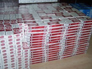 Minibüste 15 bin kaçak sigara ele geçirildi