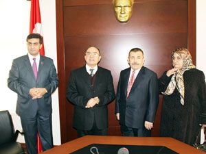 Hayırda yarışıyorlar