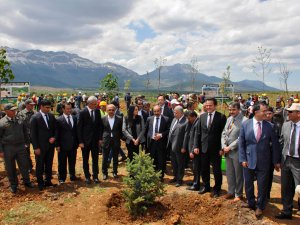 NEÜ’de Fidanlar Toprakla Buluşturuldu