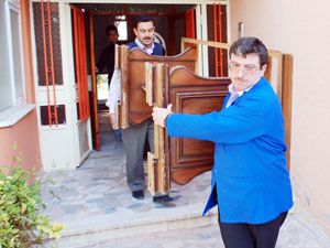 Meram zenginle fakir arasında köprü oluyor