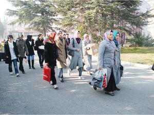 Kuaför kursiyerlerden yaşlılara bakım