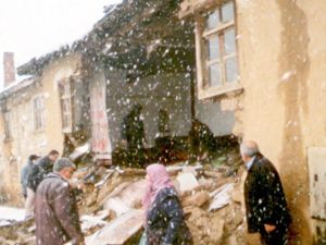 Beyşehir’de kerpiç ev çöktü