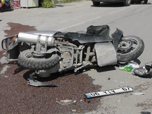 Kamyonetle motosiklet çarpıştı:1 yaralı