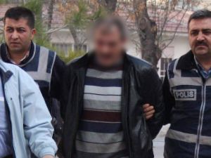 Eşine sarkıntılık edeni öldürdü